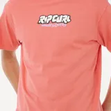 Remera de manga corta color crema, con cuello redondo y un pequeño estampado frontal con el logo de Rip Curl en tonos rosados y negros con efecto burbuja.