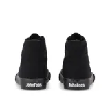 Zapatillas clásicas de bota John Foos modelo 184, totalmente negras, con capellada de lona, forrería de algodón blanco, plantilla extraíble de caucho moldeado y base textil, cordones de algodón negro, isologo con alta frecuencia en aplique de caña, etiqueta textil con logo color negro en lengua, ojalillera de aluminio, suela exterior y banda de caucho vulcanizado de alta resistencia, contrafuerte y buepe de caucho.