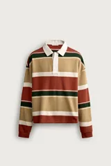 Polo de manga larga con diseño de rayas horizontales en tonos tierra, verde y crema. Presenta cuello solapa en color crema, cierre frontal con botonadura oculta y puños con acabado en rib.