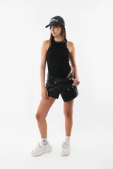 Body blanco de morley pesado, con escote deportivo y sin mangas.