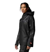 Campera impermeable de mujer Columbia modelo Whistler Peak Shell OutDry, en color negro con detalles reflectantes y costuras selladas. Cuenta con capucha ajustable, cremalleras frontales y laterales de poliuretano, y aberturas de ventilación.