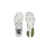 Championes de trail running On Running modelo Cloudvista 2, en color blanco con detalles en verde oliva. Presentan capellada de malla transpirable, cordones tradicionales y suela con tecnología CloudTec para mayor amortiguación.