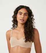 Soutien femenino modelo top color piel, con copa hueca y tirantes removibles.