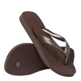 Sandalias Havaianas modelo Top Tiras, color marrón café.