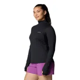 Remera deportiva de manga larga Columbia, modelo Weekend Ascent Half, color negro con media cremallera y cuello alto. Cuenta con aberturas para los pulgares en los puños y tecnología Omni-Wick para la absorción de humedad.