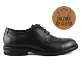 Zapato de vestir acordonado negro de cuero liso, con puntera redondeada y suela plana.