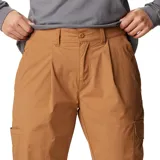 Pantalón de senderismo color marrón, con diseño de pinzas en la cintura, bolsillos cargo laterales y pernera cónica con dobladillo parcialmente elástico. Confeccionado en tejido técnico con tecnología repelente a la humedad y manchas.