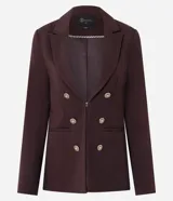 Blazer femenino de sastrería confeccionado en tejido Punto Roma, con cuello solapa, cierre frontal con ganchos y botones decorativos dorados con escudo grabado.