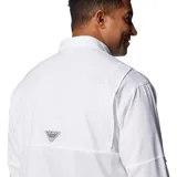 Camisa de manga larga Columbia modelo Tamiami II, color blanco, con cuello abotonado, dos bolsillos frontales con solapa y ventilación en la espalda. Confeccionada en tejido técnico ultraligero con protección solar y propiedades de evaporación avanzada.