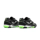 Championes de fútbol 5 Joma Dribling 2601 Black, de color negro con detalles en plateado y verde. Cuenta con upper de piel sintética y paneles de mesh transpirable, refuerzo en la puntera y suela multitaco de caucho con entresuela blanca.