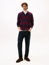 Jean de hombre, corte cónico contemporáneo, confeccionado en denim rígido de algodón, color azul oscuro con ligero efecto usado.