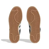 Championes Adidas Campus 00s, color negro con las tres tiras laterales blancas, detalle de la palabra "Campus" en el lateral y suela color hueso con base marrón.