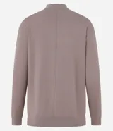 Suéter verde oscuro de punto con cuello alto y mangas largas.