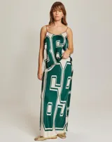 Top de tirantes finos con escote en V, confeccionado en viscosa con estampado geométrico en tonos verde y blanco.