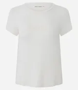 Remera deportiva de manga corta y cuello redondo, confeccionada en tejido crepe de poliamida. Presenta un diseño liso en color blanco con estampa frontal con la palabra 'Practice' en efecto gel.