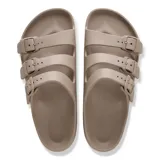 Sandalias de plataforma Papillio modelo Florida III Flex Platform, color gris taupe, con tres tiras ajustables con hebillas y suela dentada de EVA.