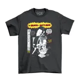 Remera de algodón color gris oscuro con estampa frontal de los personajes Beavis and Butt-Head en una escena cómica con estilo de cómic retro.