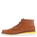 Botas de cuero color marrón con cordones, diseño de caña media, suela blanca con detalle en amarillo y logo de la marca en el lateral.