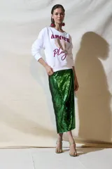 Falda midi de lentejuelas color verde esmeralda.