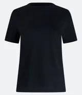 Remera verde esmeralda de algodón, con cuello redondo y mangas cortas.