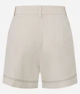 Short de tiro alto color beige confeccionado en algodón con lino, con trabillas en la cintura, cierre tradicional, bolsillos delanteros y costuras aparentes.