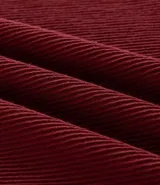 Remera masculina de manga corta y cuello redondo, confeccionada en tejido de media malla con textura vertical.