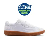Championes blancos de cuero sintético con suela de goma color caramelo. Cuentan con plantilla Memory Foam para mayor comodidad.