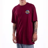 Remera de corte oversize color bordó con estampa gráfica en la espalda que presenta un ojo estilizado con el logo de Santa Cruz en tipografía derretida.