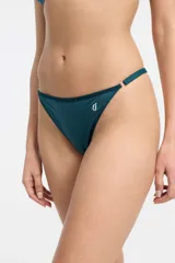 Bombacha tipo colaless de microfibra, con cintura regulable mediante tiras finas y herrajes. Presenta un diseño minimalista con detalle de logo pequeño en el frente.
