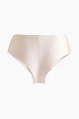 Pack de tres bombachas hipster de microfibra con cintura en V, corte láser sin costuras visibles y cobertura media en la parte trasera.