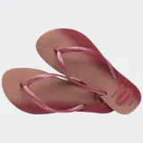 Ojotas Havaianas Slim Gloss con base gris degradé a negro y tiras negras.
