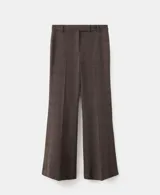 Pantalón de vestir marrón con sutil estampado a cuadros, de corte recto y tiro medio.