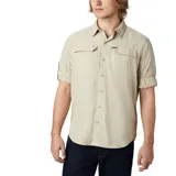 Camisa de manga larga Columbia modelo Silver Ridge 2 Long Omni-Shade, color beige, con bolsillos en el pecho y ventilación. Confeccionada con tecnologías de protección solar y secado rápido.