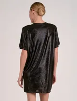 Vestido corto de manga corta con acabado metalizado color bronce/cobre, escote redondo y detalle de nudo fruncido en el centro delantero.