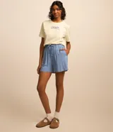 Short de viscosa y lino a rayas verticales azules y blancas, con cintura elástica ajustable con cordón.