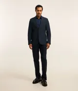 Blazer azul marino con cuello en V con solapa, abotonado doble, mangas largas y textura.