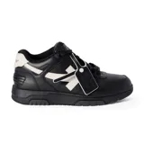 Zapatillas Off-White modelo Out Of Office, color negro con detalles en blanco. Diseño de caña baja confeccionado en cuero, con el característico logotipo de flecha en el lateral y suela de goma robusta.