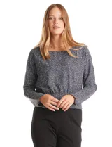 Blusa de gasa con estampado fino, cuello redondo y mangas largas. Presenta un diseño con cintura ajustada mediante elástico y corte holgado en la parte superior.