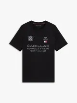 Remera de cuello redondo y corte regular, confeccionada en puro algodón. Presenta estampado gráfico en el frente con los logos de Cadillac Formula 1 Team y Tommy Hilfiger.