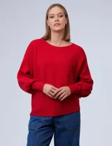 Sweater rojo de tejido acanalado, con cuello redondo y mangas largas abullonadas. Espalda con aplique de botones. Marca Cupio.
