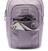 Mochila Columbia Buxton de 26 litros, color violeta, con dos compartimentos principales, funda interna para portátil de hasta 15 pulgadas, bolsillo frontal con cierre, bolsillos laterales para botellas y detalles funcionales como llavero y forro polar protector.