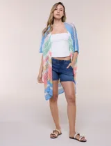 Kimono Do Everything In Love de tejido calado con diseño de rayas horizontales en tonos rosado, verde militar, blanco y salmón. Presenta mangas cortas holgadas y largo midi.