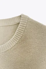 Jersey de punto de algodón con cuello redondo, manga corta y terminaciones en rib.