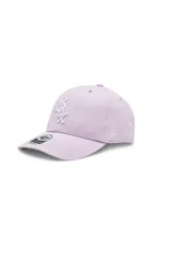 Gorra tipo baseball de la marca 47, modelo Clean Up, en color lila con el logo de los Chicago White Sox bordado en blanco en el frente. Presenta un diseño de seis paneles con corona relajada, visera curva y cierre ajustable en la parte posterior.