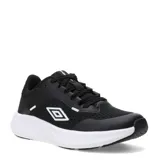 Championes deportivos Umbro modelo Icon, color negro con detalles en blanco. Presentan una capellada de malla transpirable con refuerzos sintéticos, cierre de cordones y una entresuela blanca de amortiguación.
