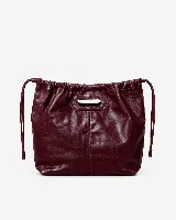 Cartera tipo tote de cuero color marrón, con diseño fruncido en la parte superior y abertura central para llevar en la mano. Presenta una silueta flexible y espaciosa.