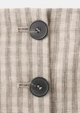 Top Felix de diseño entallado y escote palabra de honor, confeccionado con estampado de cuadros. Cuenta con cierre delantero con botones, sin mangas y dos bolsillos de solapa laterales.