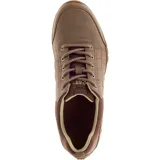 Championes casuales Caterpillar modelo Instruct, color beige con detalles en marrón oscuro. Presentan un diseño de corte bajo con cordones, confeccionados en cuero sintético y malla transpirable, con suela de goma flexible y logo de la marca en el lateral.