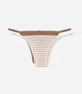 Kit de dos bombachas modelo colaless con laterales finos ajustables. Una prenda es lisa y la otra presenta un diseño a rayas horizontales. Ambas incluyen un pequeño lazo decorativo en el centro de la cintura.