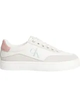 Zapatillas urbanas Calvin Klein Jeans, color blanco con detalles en gris y rosa. Presentan logo "CK" en el lateral y suela tipo cupsole.